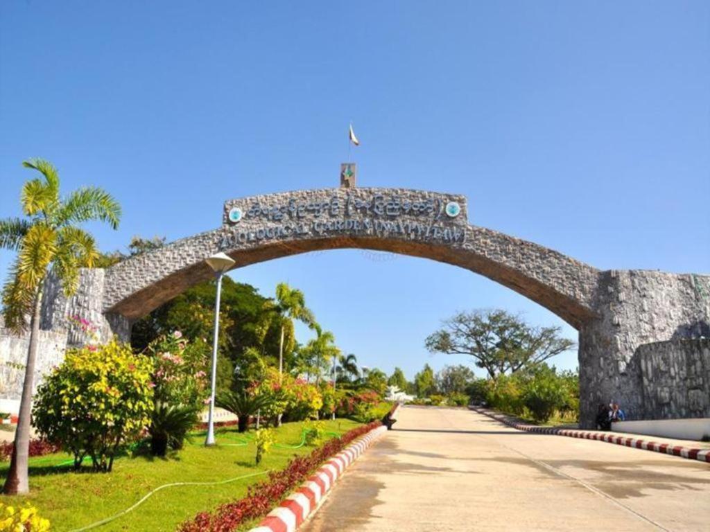Star World Hotel Naypyidaw Esterno foto