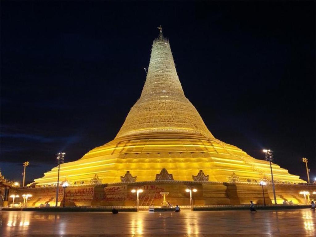 Star World Hotel Naypyidaw Esterno foto