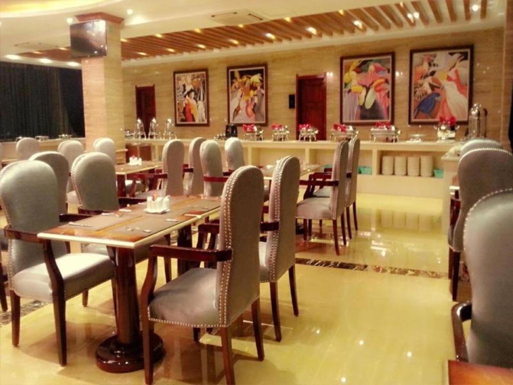 Star World Hotel Naypyidaw Esterno foto