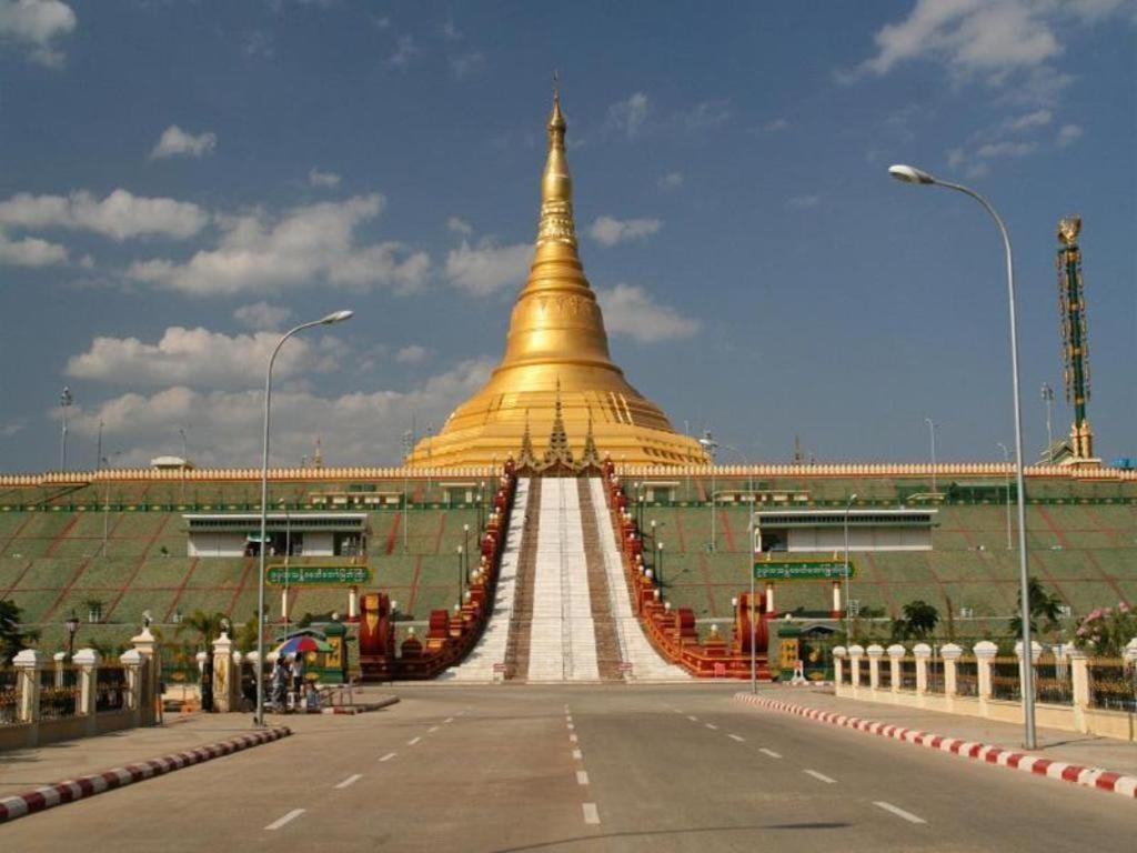 Star World Hotel Naypyidaw Esterno foto