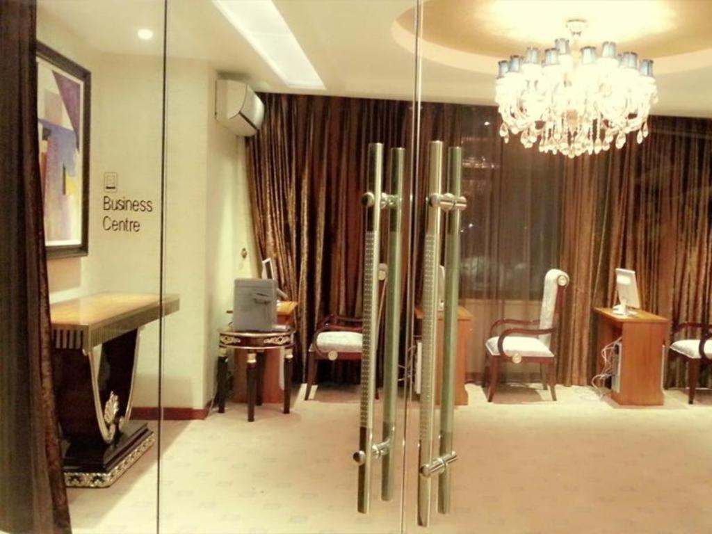Star World Hotel Naypyidaw Esterno foto