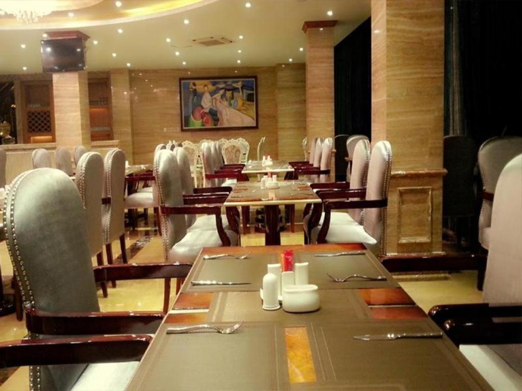 Star World Hotel Naypyidaw Esterno foto