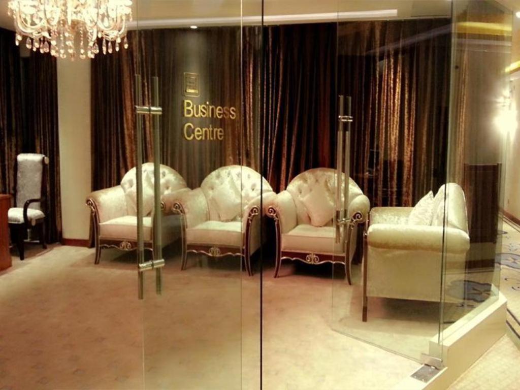 Star World Hotel Naypyidaw Esterno foto