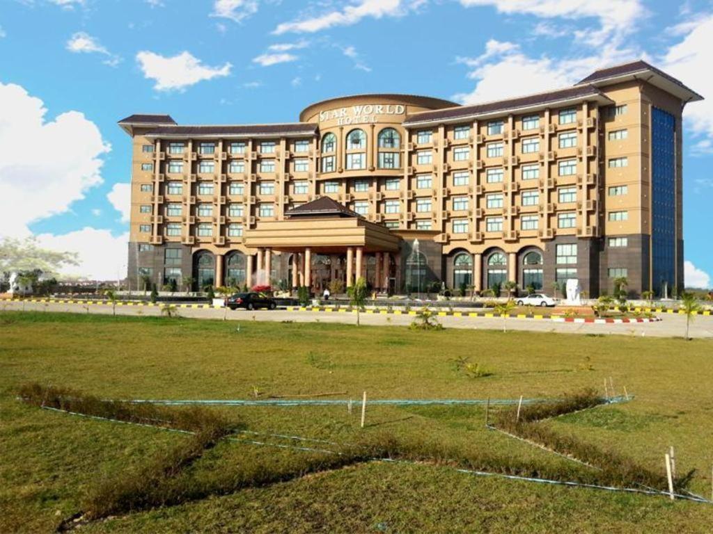 Star World Hotel Naypyidaw Esterno foto