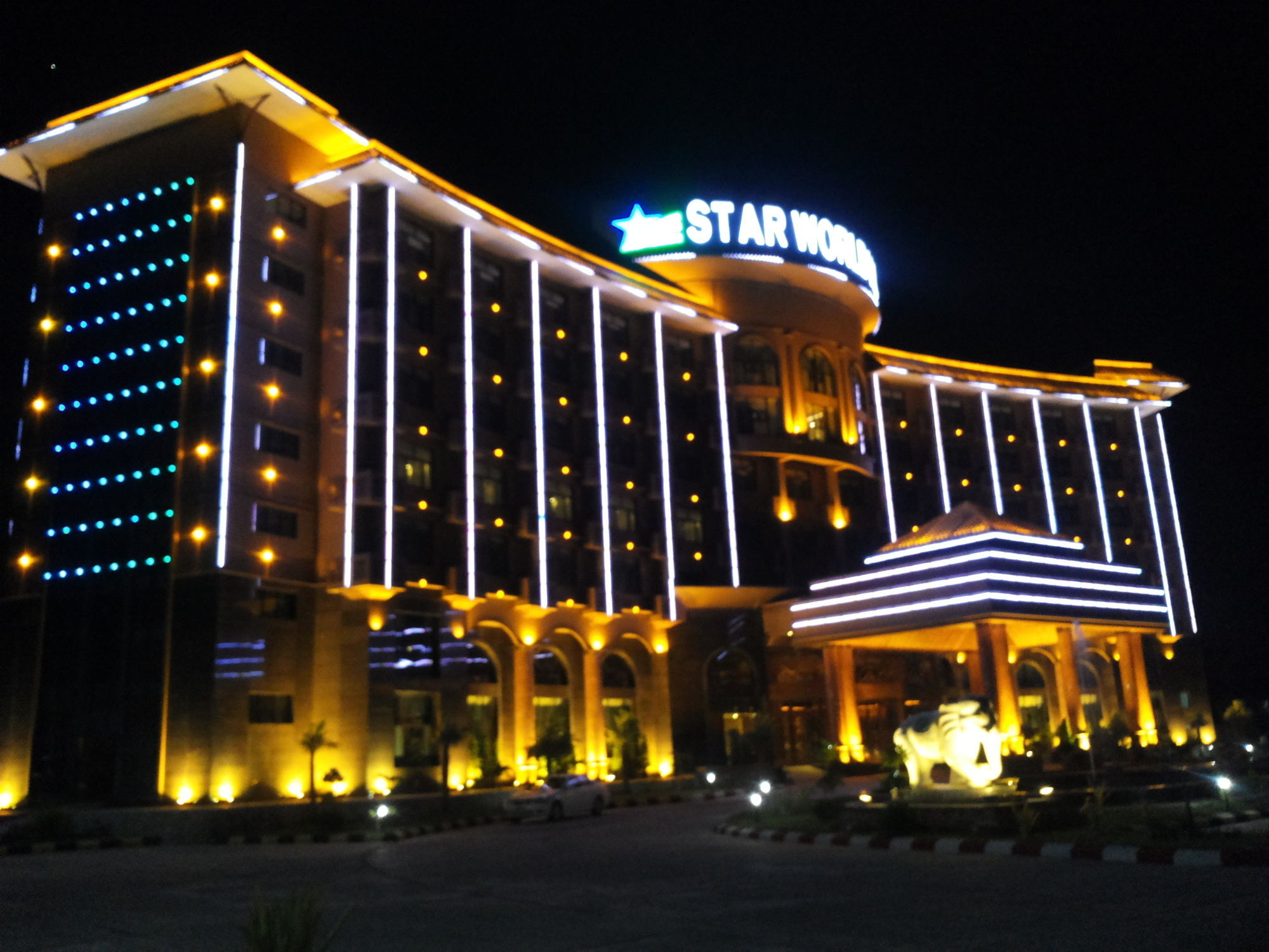 Star World Hotel Naypyidaw Esterno foto